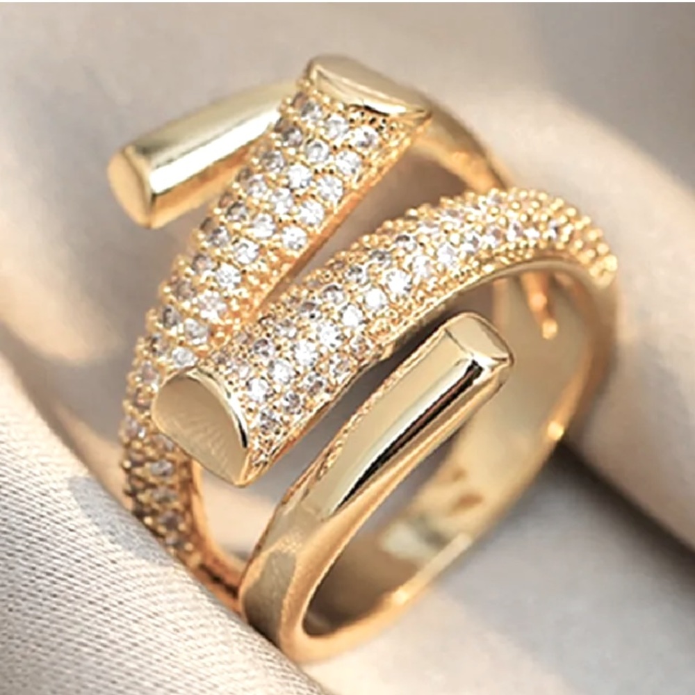 New Gorgeous 18k Yellow Gold Over Silver White Sapphires Ring - Picture 3 of 4